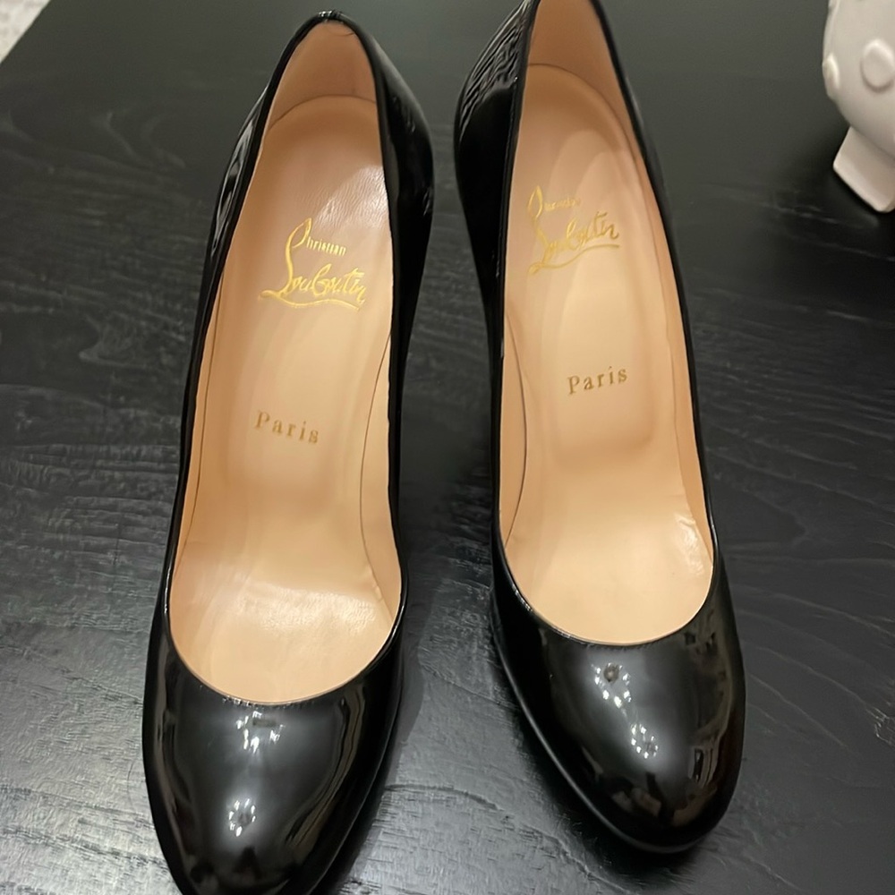 Brand new never worn authentic Christian Louboutin 38 1/2 comes with box